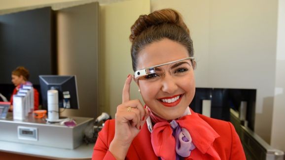 Virgin Atlantic включила очки Google Glass в экипировку сотрудников