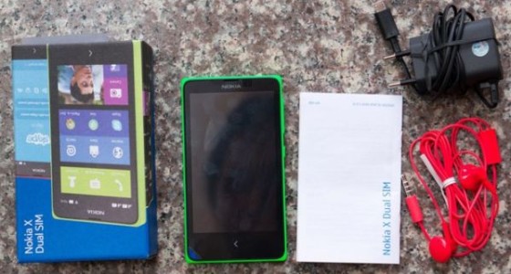 Nokia X на распаковке