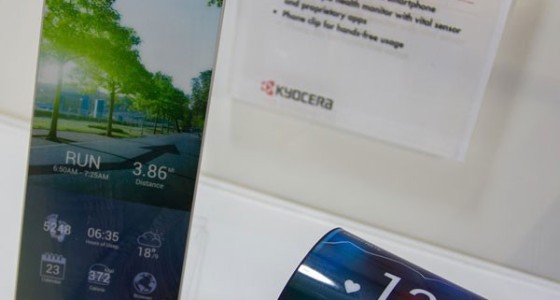 Kyocera продемонстрировала гибкий смартфон-браслет