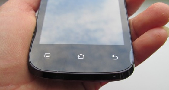 Haier W716: Android-бюджетник с большой диагональю