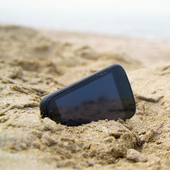 Как подготовить смартфон к пляжному отдыху