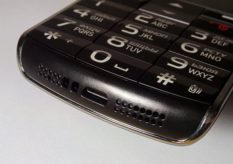 Кнопочный без андроид. Смартфон Elari SAFEPHONE. Самсунг кнопочный андроид. BQ Android кнопочный. Samsung кнопочный Android.