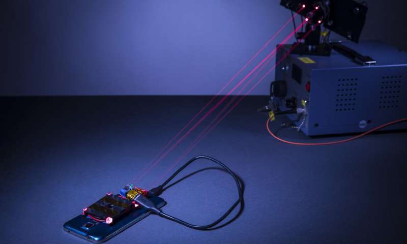 В США изобрели настоящую беспроводную зарядку при помощи лазера